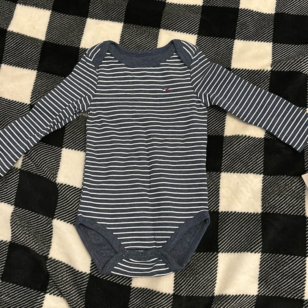 Tommy Hilfiger body suit for baby boys size 0-3 months never worn